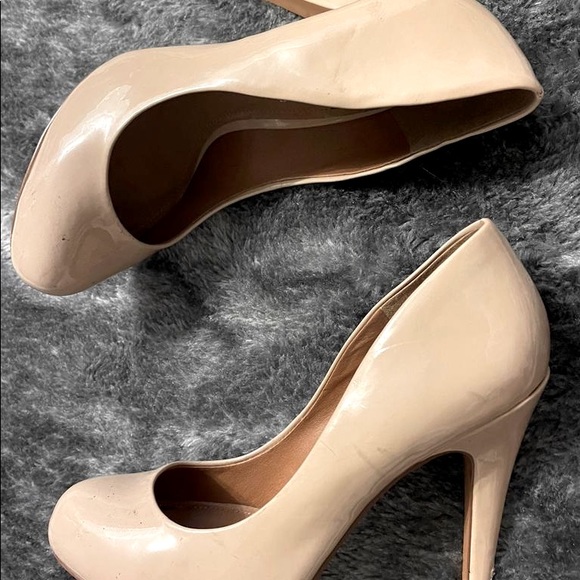 Nude Round Toe Pumps 👠👠 - Picture 6 of 7